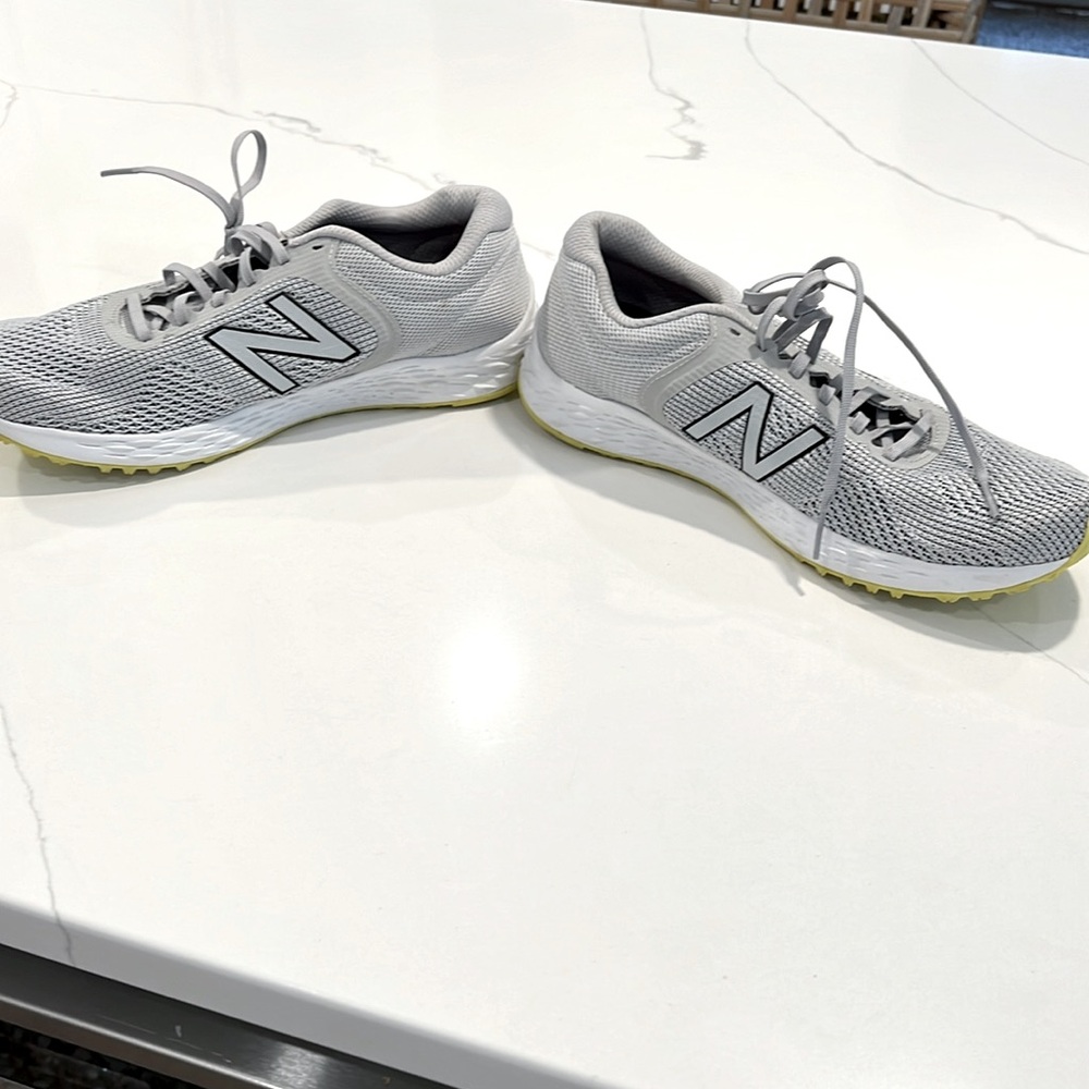 New Balance - Picture 2 of 3